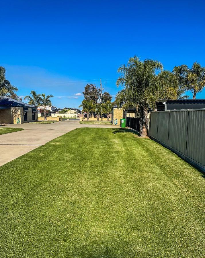 Dbj Holiday Units Mulwala Exterior photo